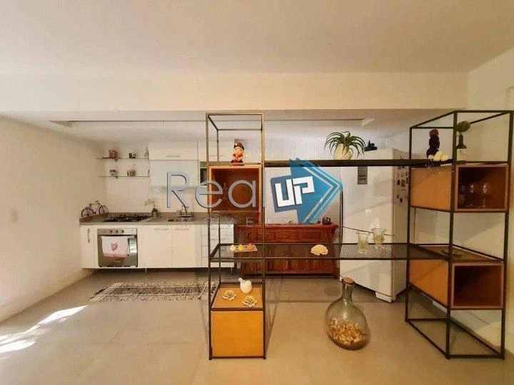 Furnished apartment, 74 m², with a glass-enclosed balcony — photo 11