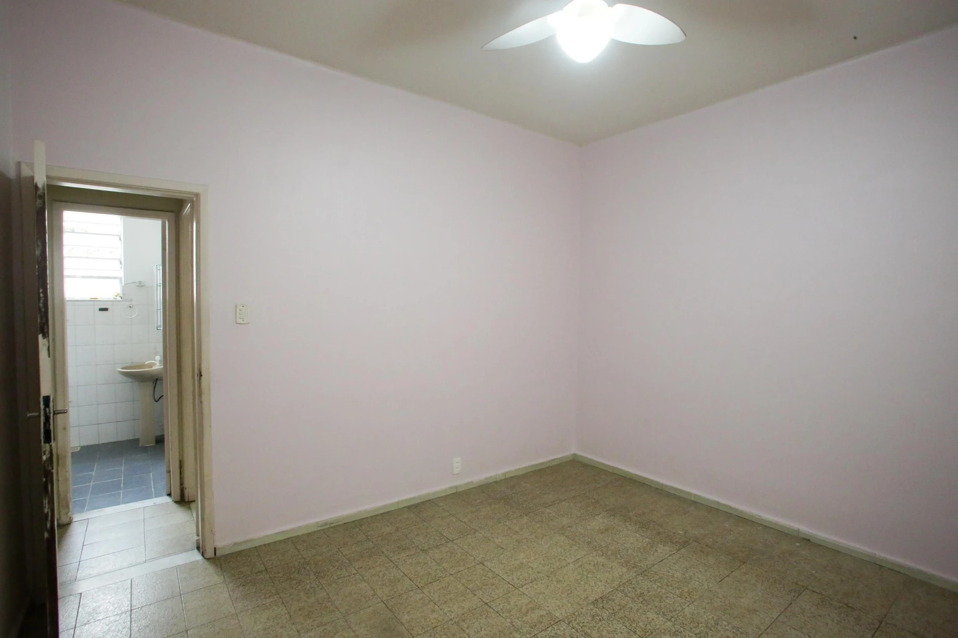 2-bedroom apartment with 2 bathrooms and no parking — photo 26