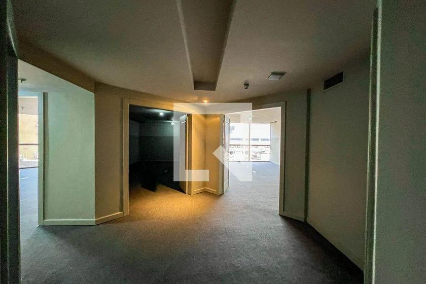 Apartment with 8 bedrooms, 3 bathrooms and 350 m² — photo 37