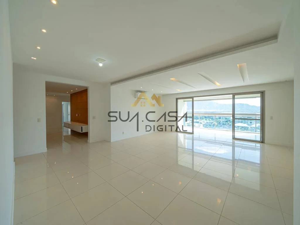 233 m² apartment with 4 suites and glazed balcony