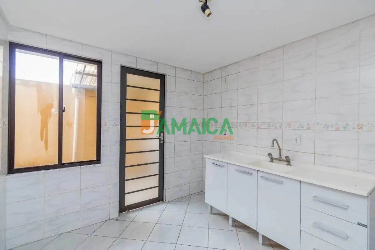 Casa de 3 quartos, sendo 1 suíte, 140 m²
