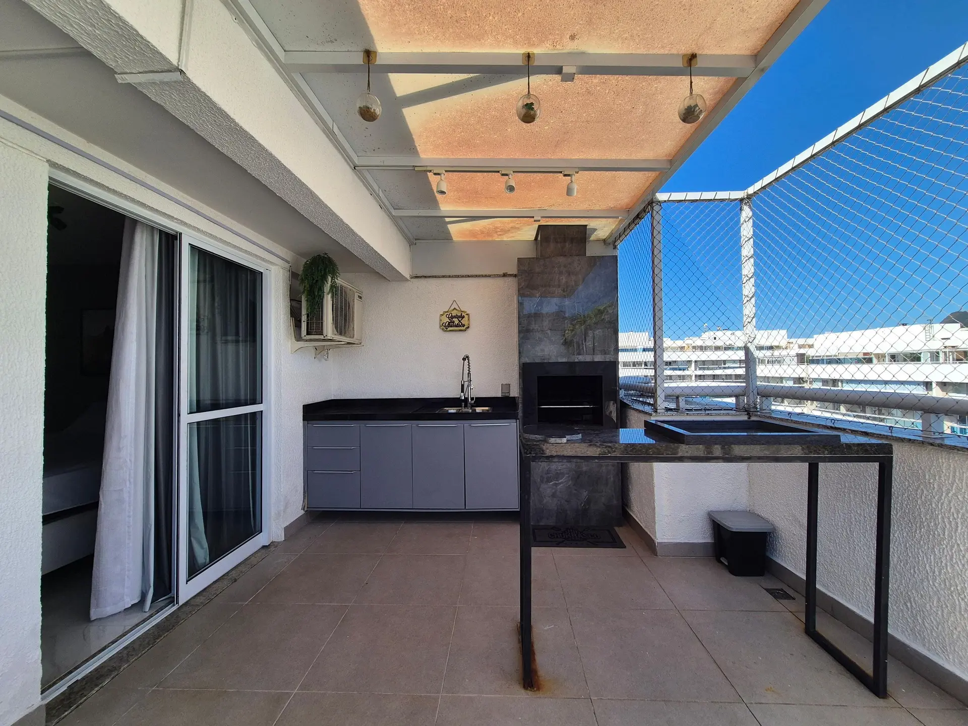 Furnished apartment with 5 bedrooms and open-plan kitchen — photo 31