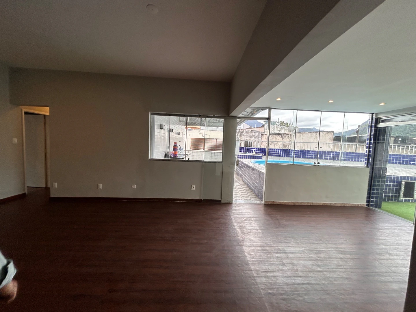 3-bedroom apartment with a terrace and mountain views — photo 6
