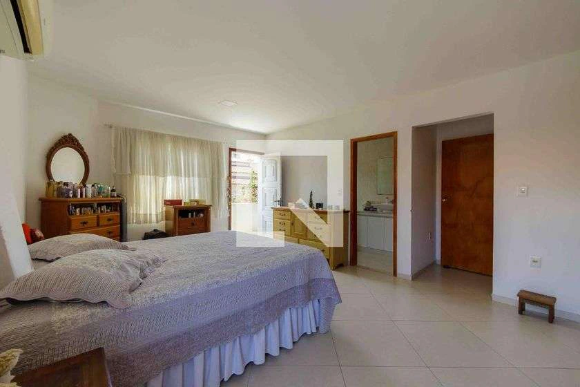 300 m² house with 5 en-suite bedrooms and private garden — photo 3