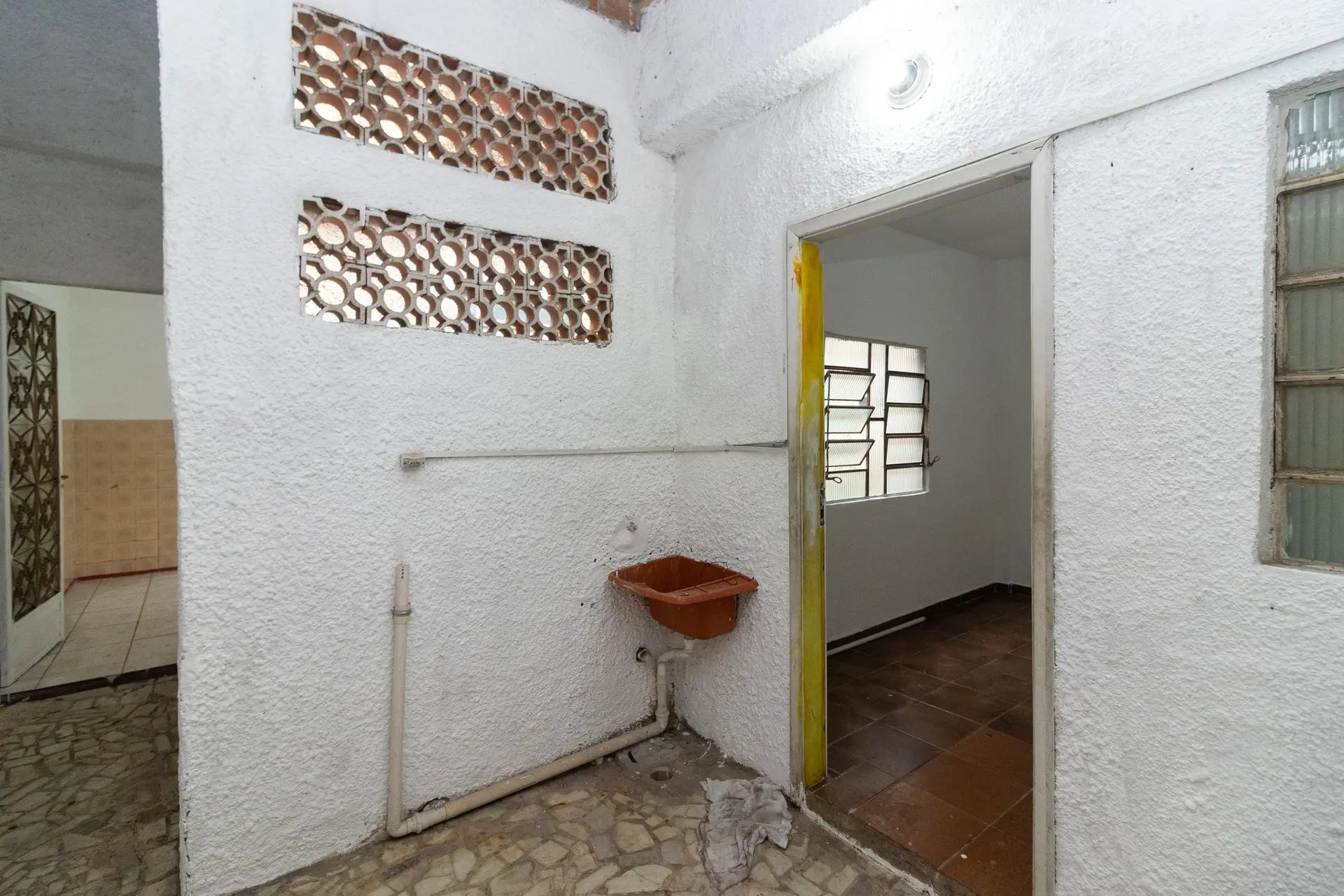 House with 2 bedrooms, 1 bathroom and 1 parking spot — photo 9