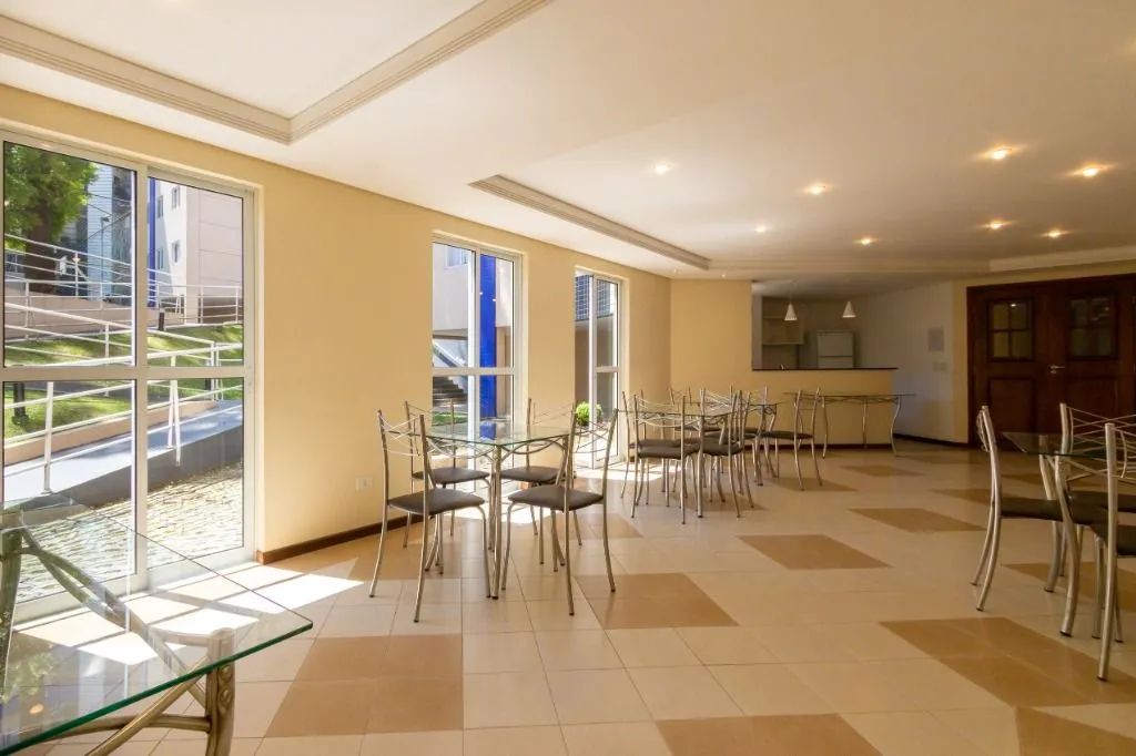 Balcony with a grill in a 2-bedroom apartment, 59 m² — photo 49