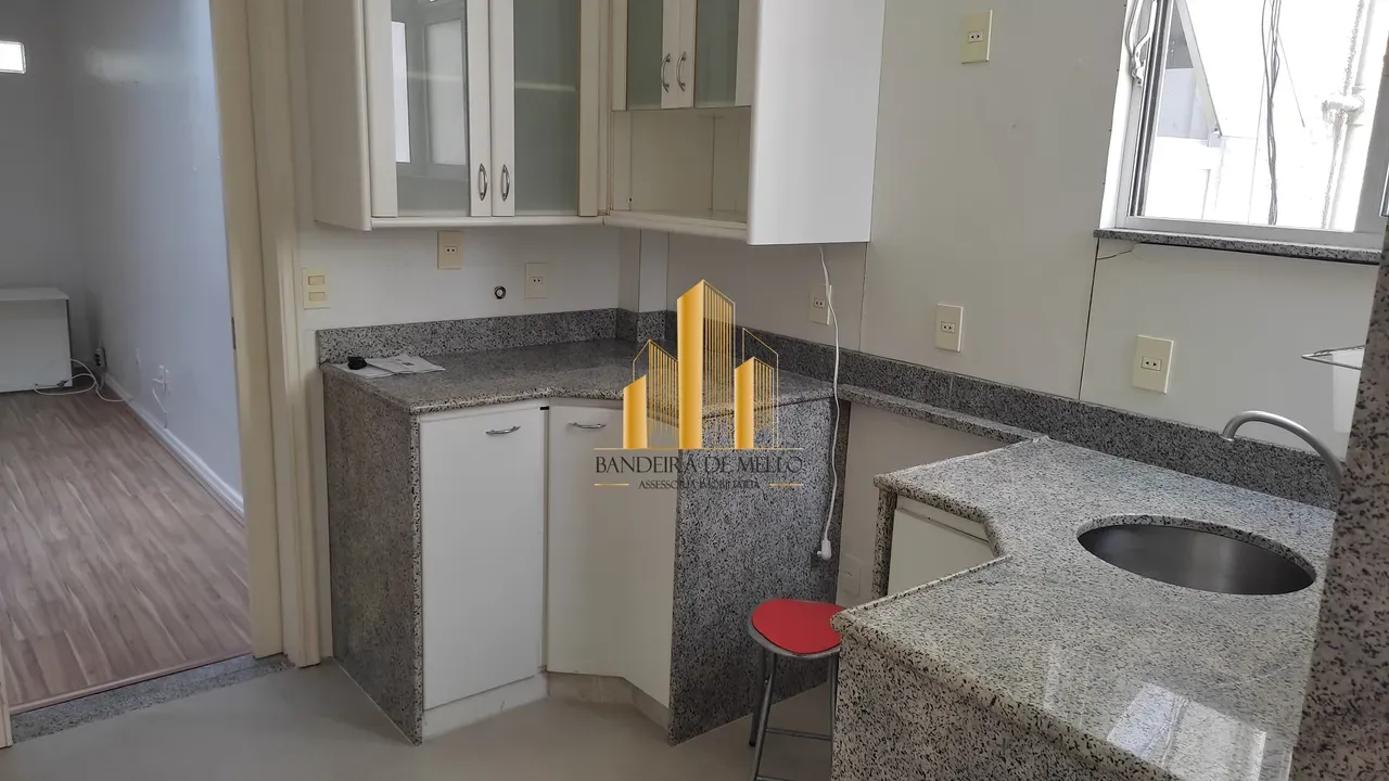 Wood or laminate floors in a 2-bedroom apartment, 80 m² — photo 4