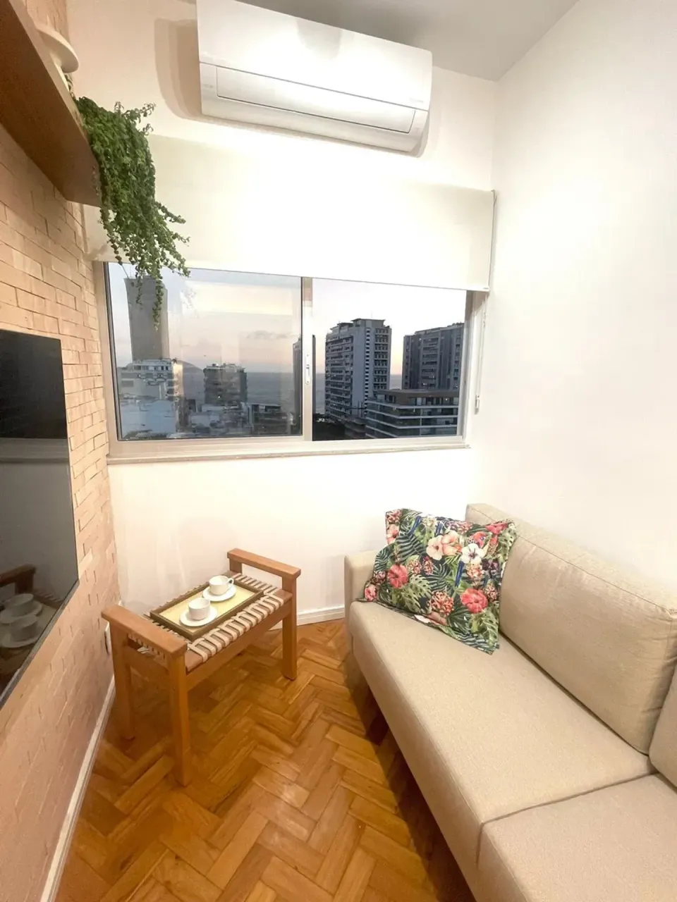 Furnished apartment with 2 bedrooms and open-plan kitchen — photo 7