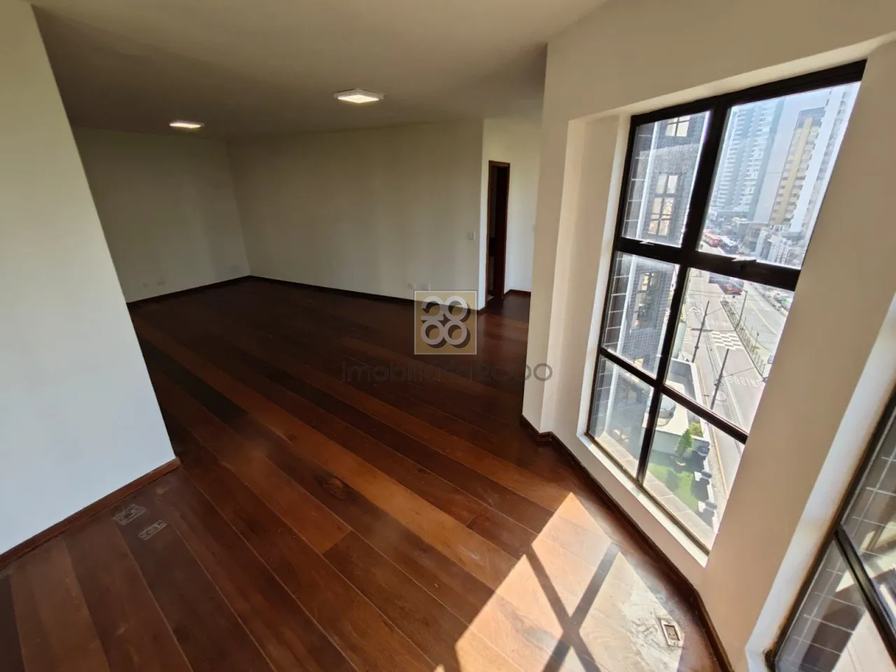 Unfurnished 3-bedroom apartment with floor-to-ceiling windows — photo 2