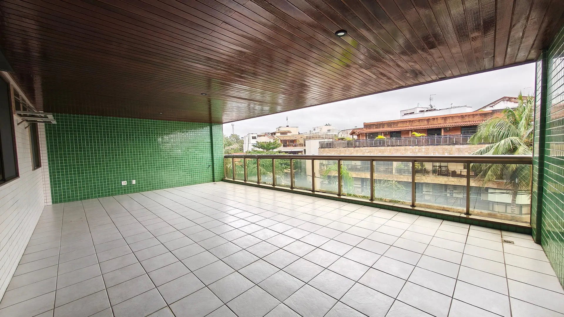 3-bedroom apartment in a building with a pool — photo 3