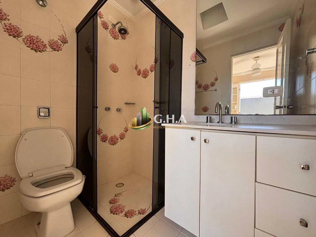 House with 3 en-suite bedrooms and a private garden — photo 17