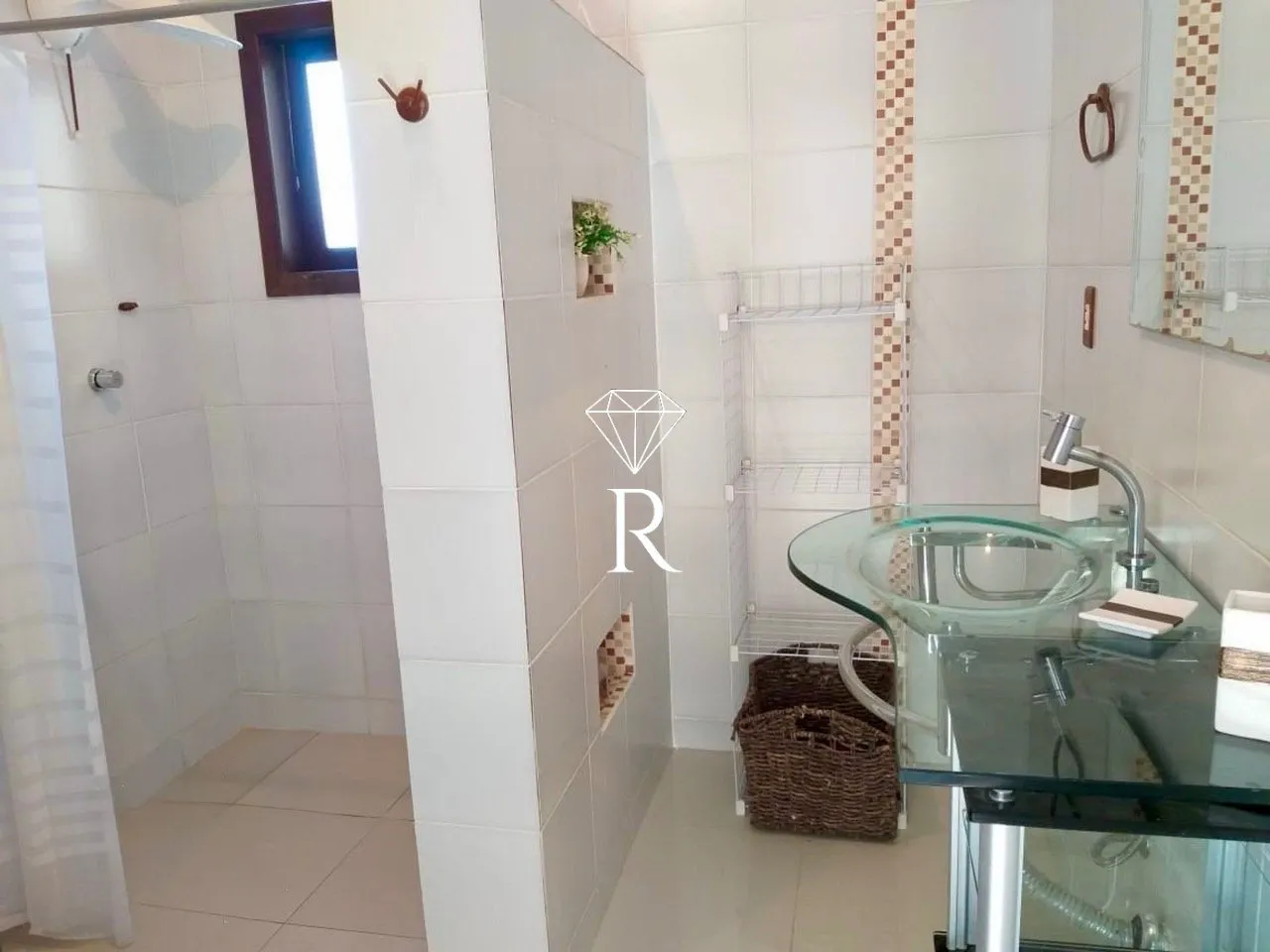 Casa de 6 dormitorios con balcón y parrilla — photo 34