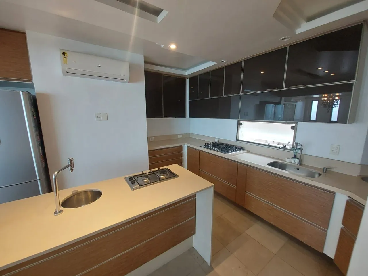 Furnished apartment with 2 bedrooms and glass balcony — photo 20