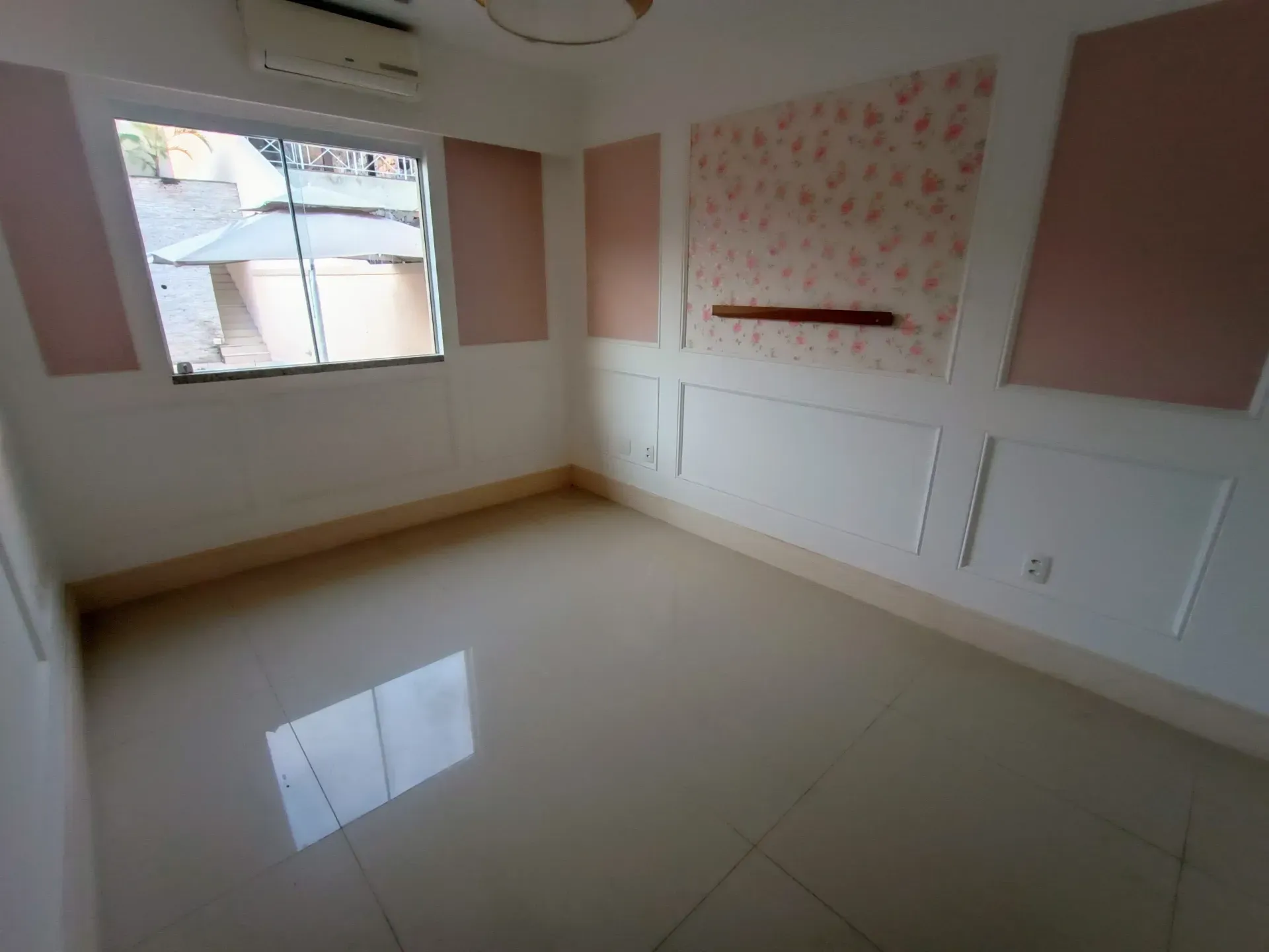 Unfurnished house with 4 bedrooms and 5 bathrooms — photo 17