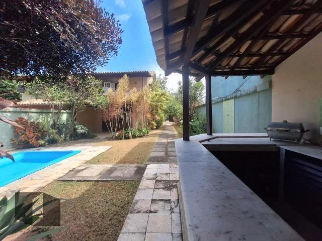 Condominium house with 4 bedrooms and 3 bathrooms — photo 12