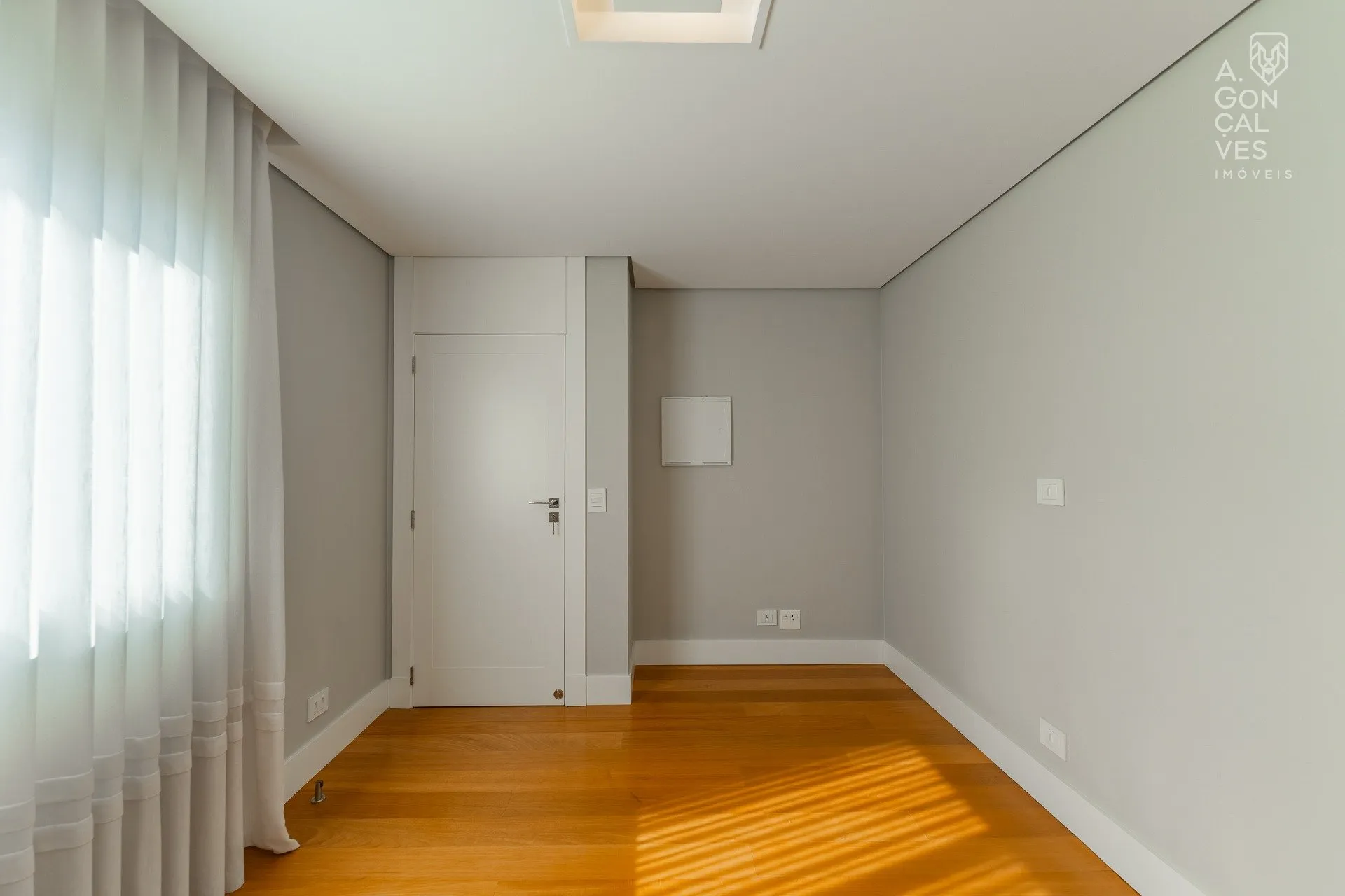 479 m² apartment with 4 bedrooms and 4 parking spaces — photo 28