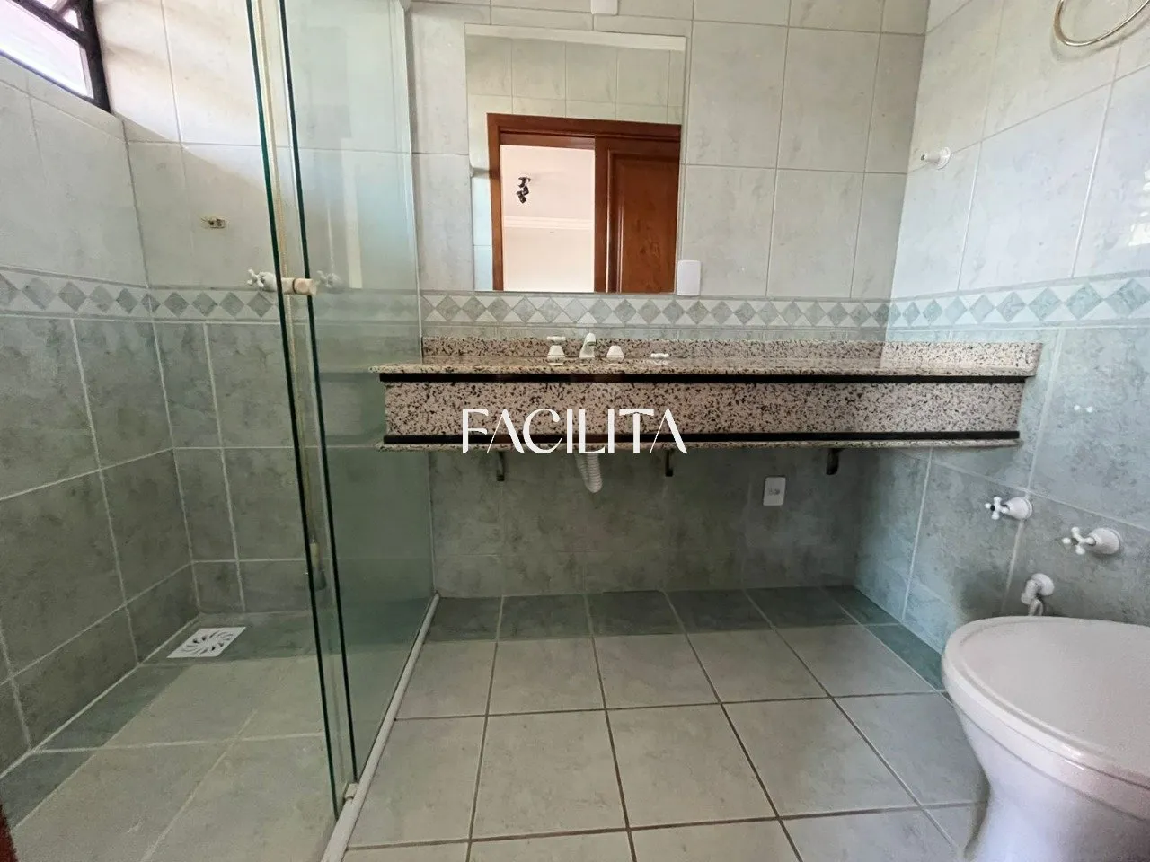Furnished 456 m² house with 3 en-suite bedrooms and pool — photo 86