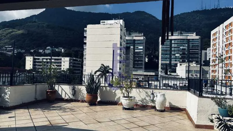4-bedroom apartment with a grill on the balcony — photo 5