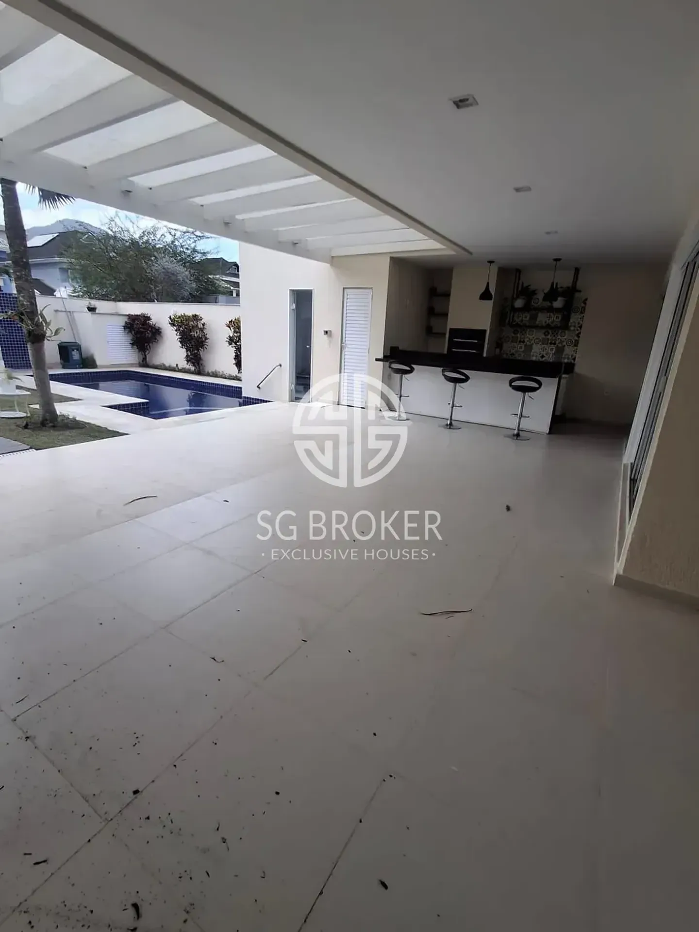 Casa com 5 suítes e 5 banheiros, 330 m² — photo 6