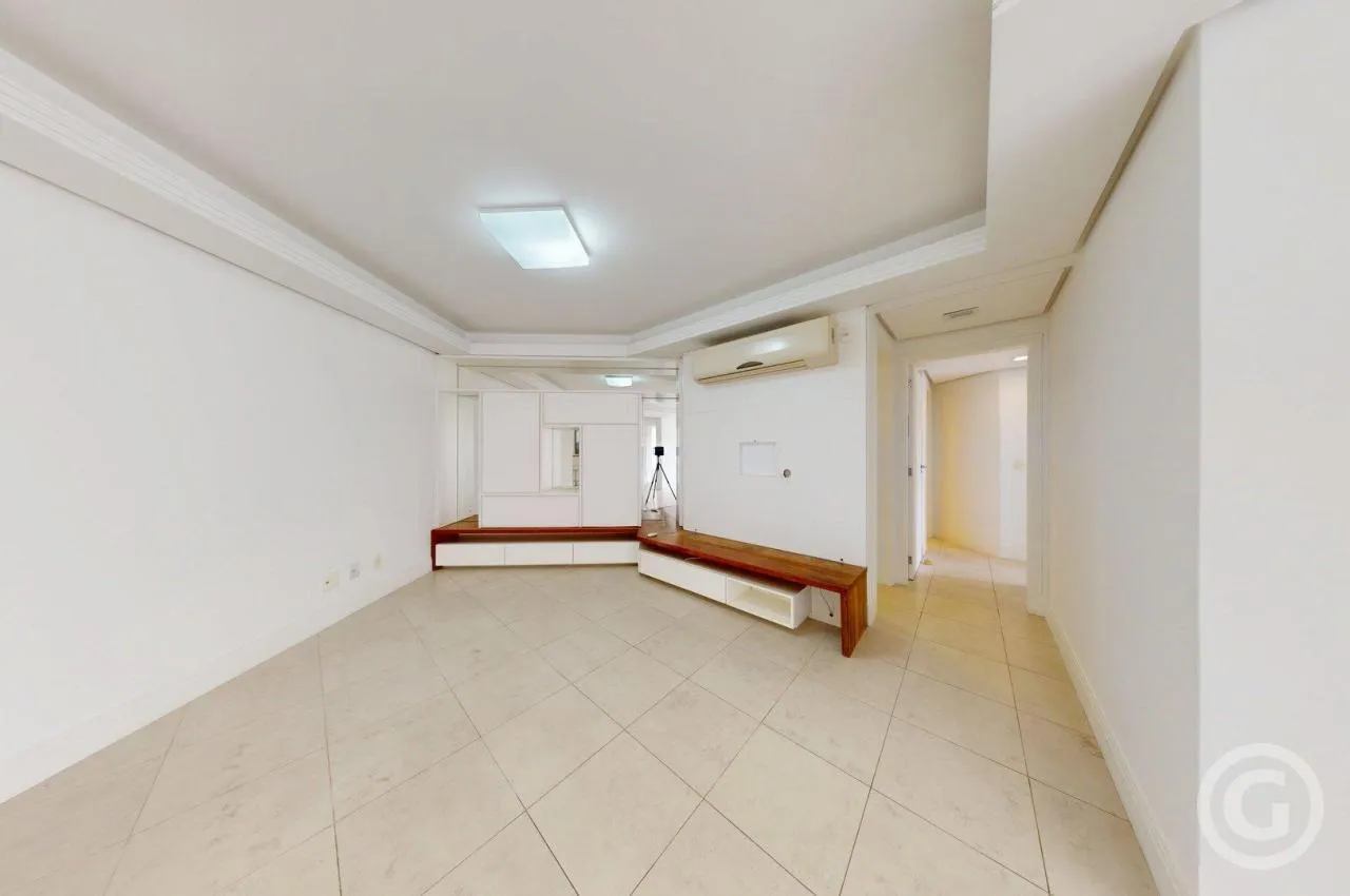132 m² apartment with a water view and a bathtub — photo 3
