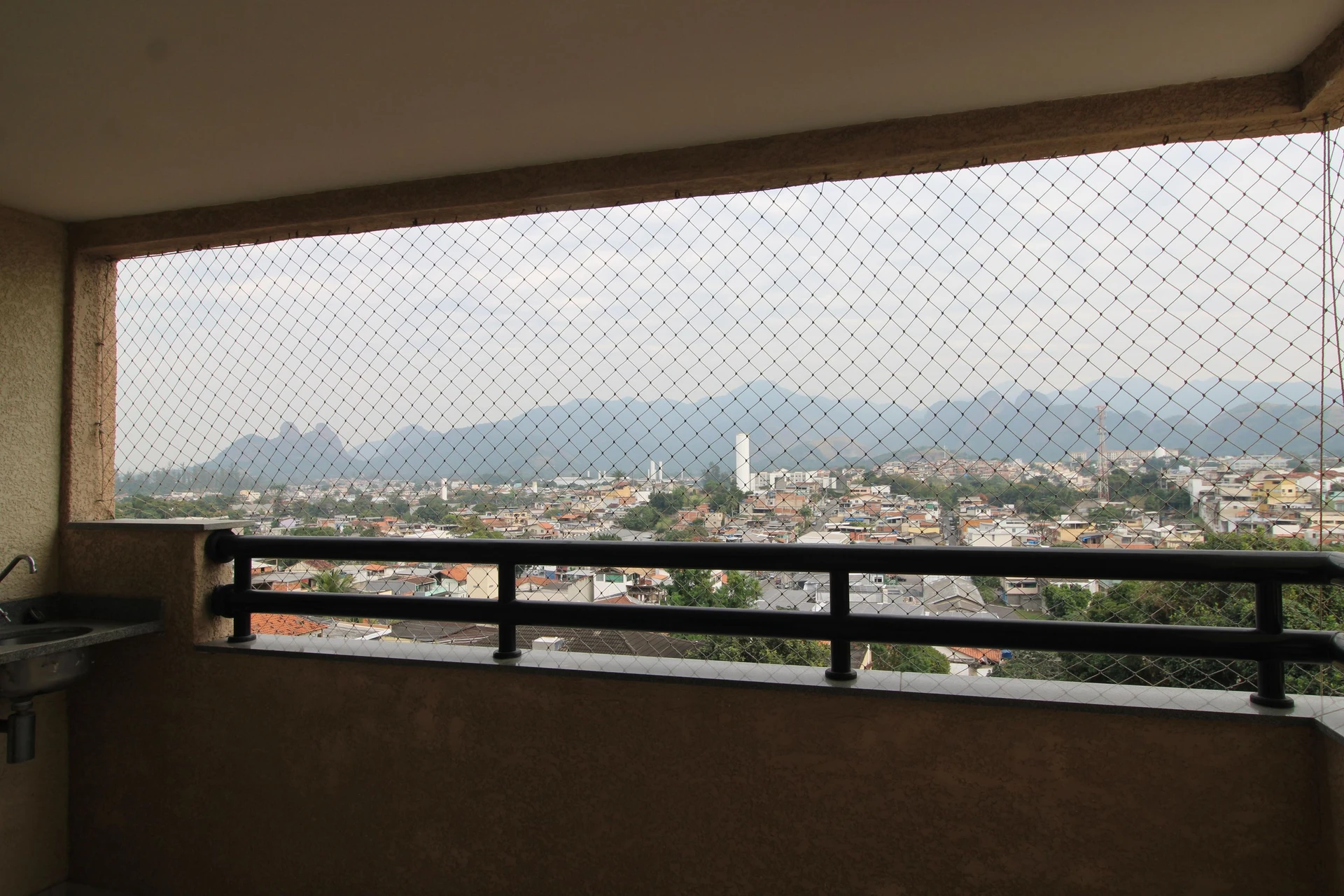 Balcony with a grill in a 3-bedroom apartment, 74 m² — photo 11
