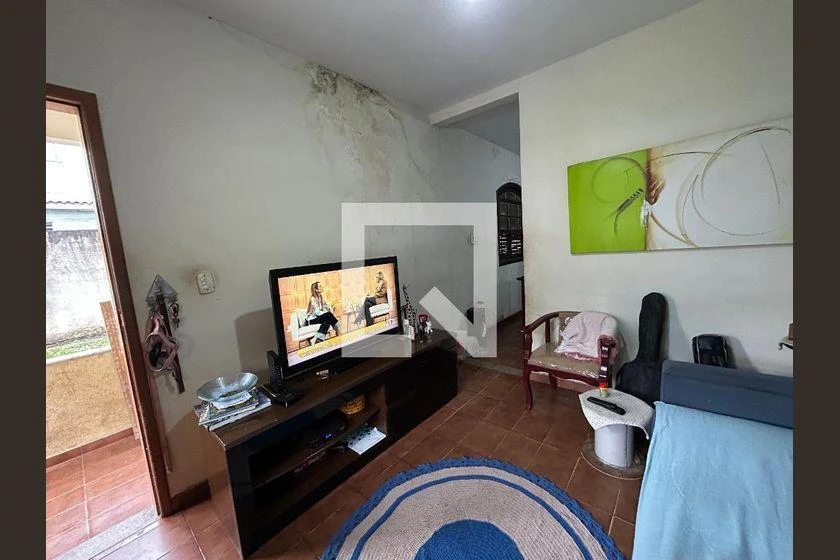 Furnished 3-bedroom house with desk workspace — photo 11