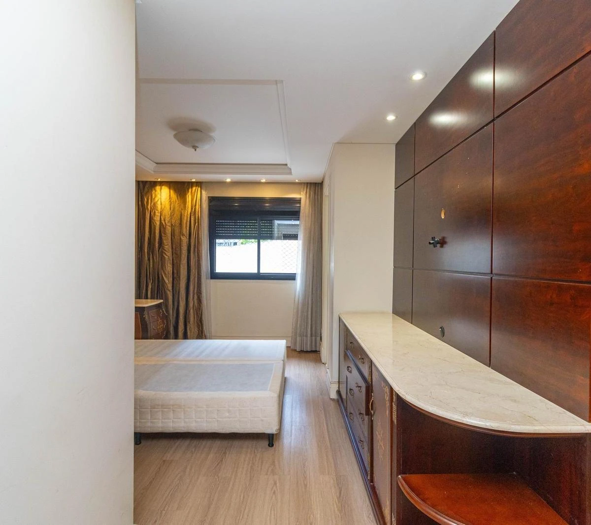 2-bedroom apartment with a bathtub in Curitiba — photo 4