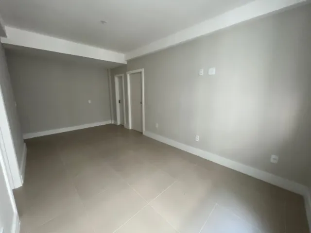 2-bedroom apartment in a building with a gym — photo 12