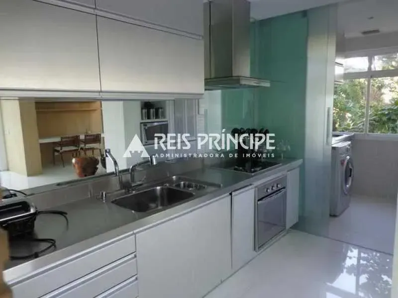 One-bedroom apartment in a building with a pool — photo 5