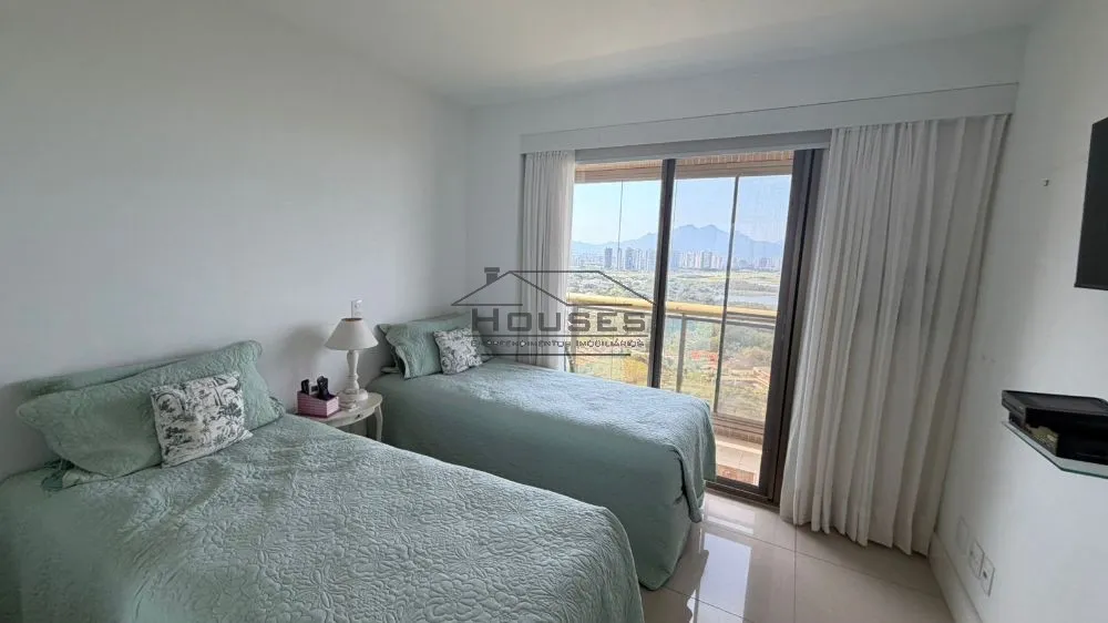 4-bedroom unfurnished apartment with 1 bathroom — photo 22