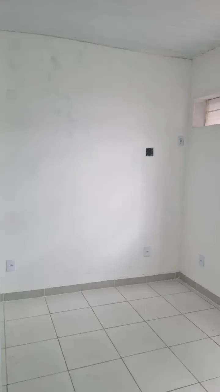 House with 3 bedrooms, air conditioning, and enclosed kitchen