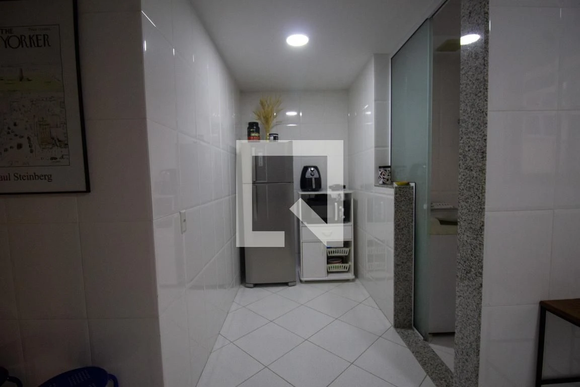 Furnished apartment with 2 en-suite bedrooms and desk — photo 13