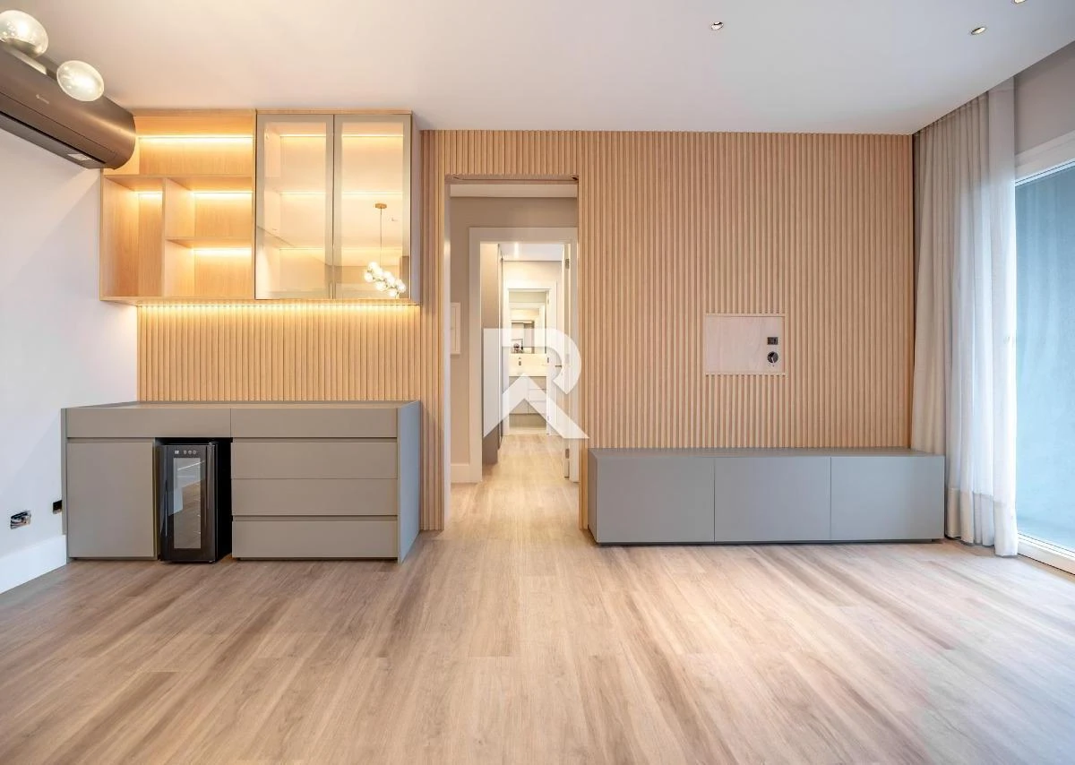 Furnished apartment, 87 m², with a glass-enclosed balcony — photo 27