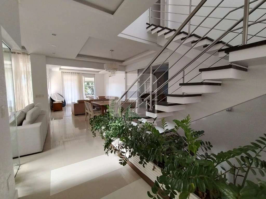 4 en-suite bedroom house with private garden, 970 m²
