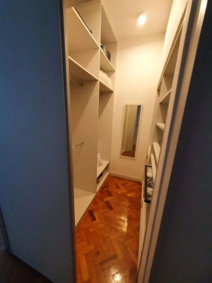 Walk-in closet in a 3-bedroom apartment, 148 m² — photo 17
