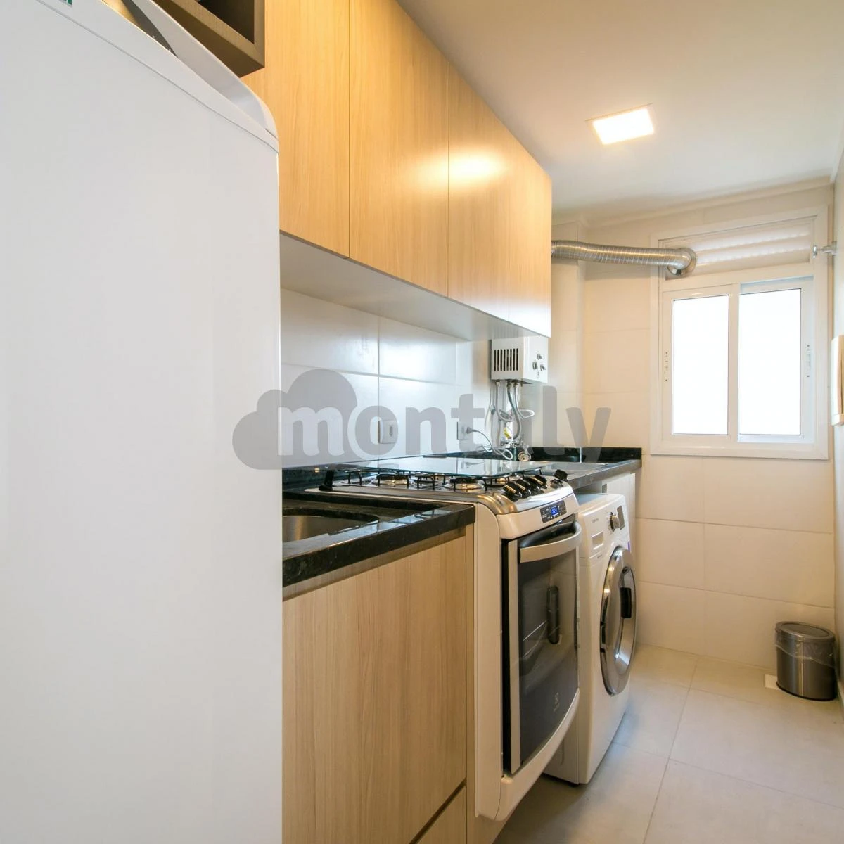 One-bedroom apartment with a washing machine — photo 2