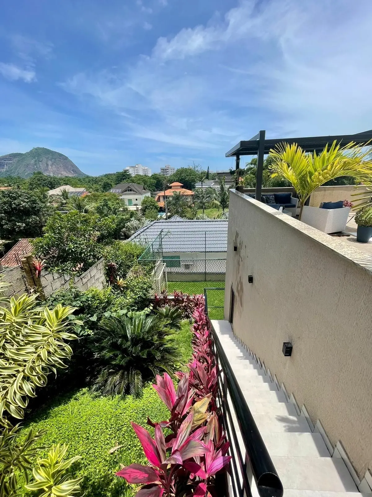4-bedroom apartment with a grill on the balcony — photo 6