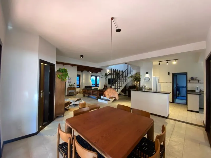 Casa de 4 dormitorios con balcón gourmet en Florianópolis — photo 22