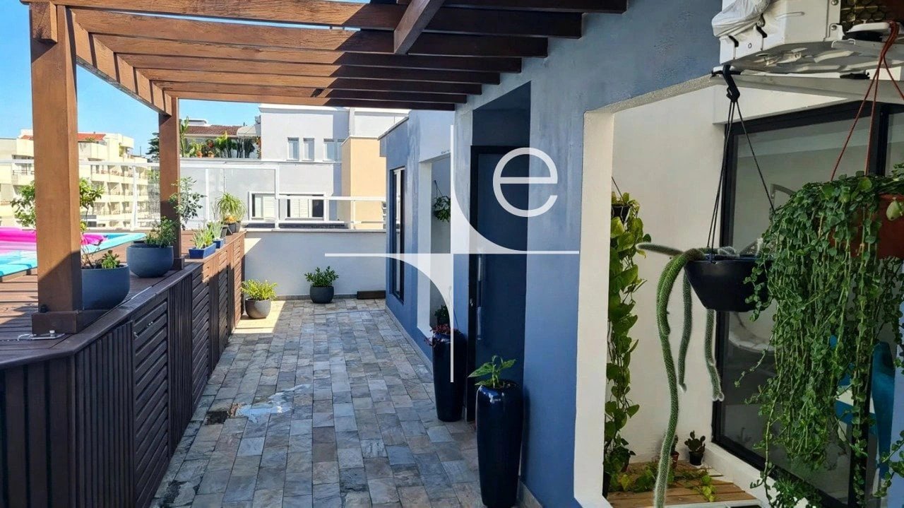 Furnished apartment, 184 m², with floor-to-ceiling windows — photo 28