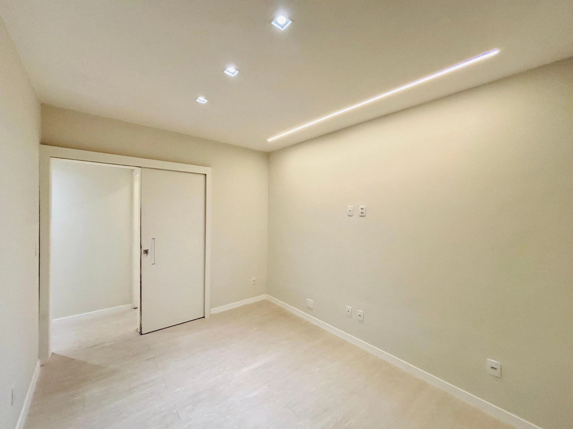 Washing machine in a 3-bedroom apartment, 401 m² — photo 32