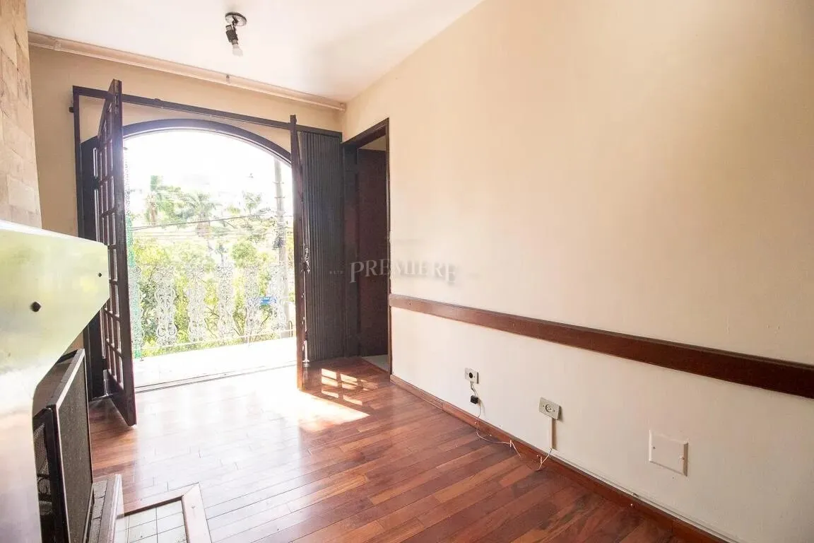 Furnished house with desk area and 6 bedrooms — photo 12