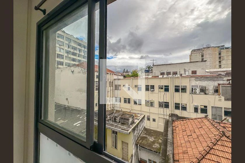 One-bedroom apartment in a building with a gym — photo 30