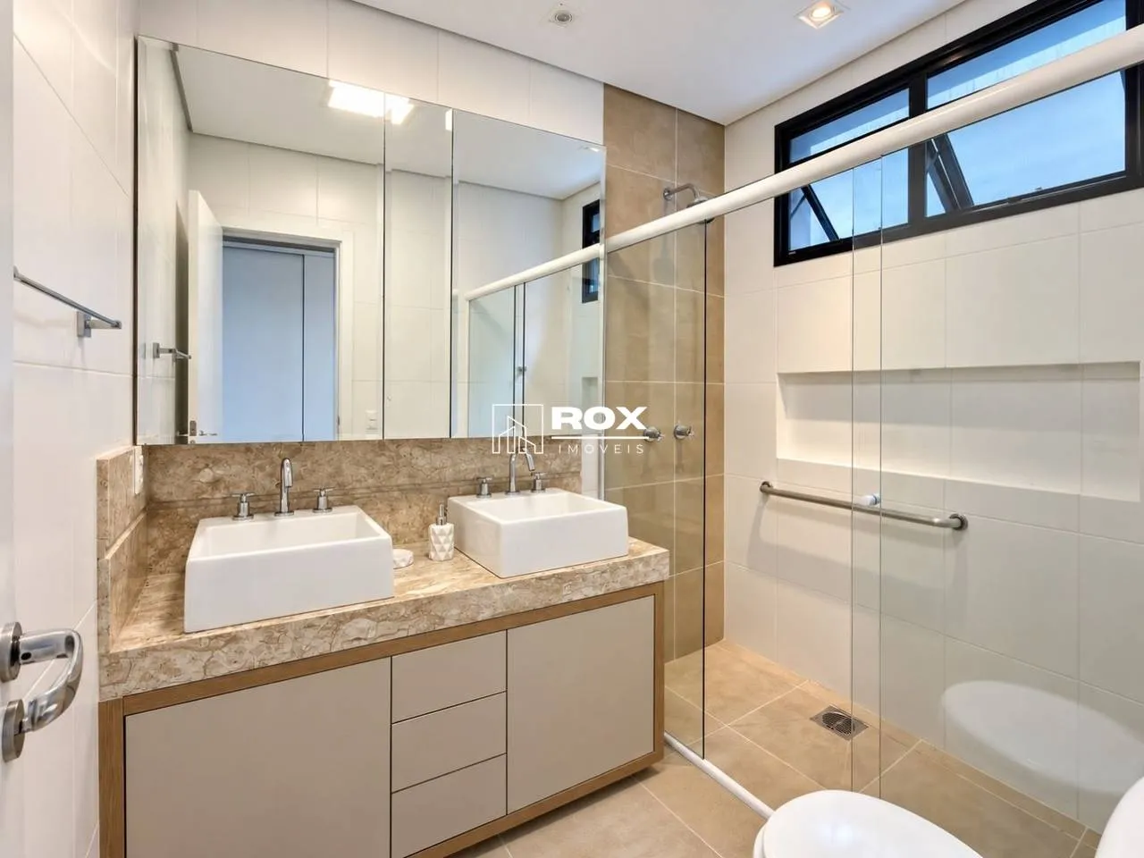 Floor-to-ceiling windows in a 3-bedroom apartment, 150 m² — photo 25