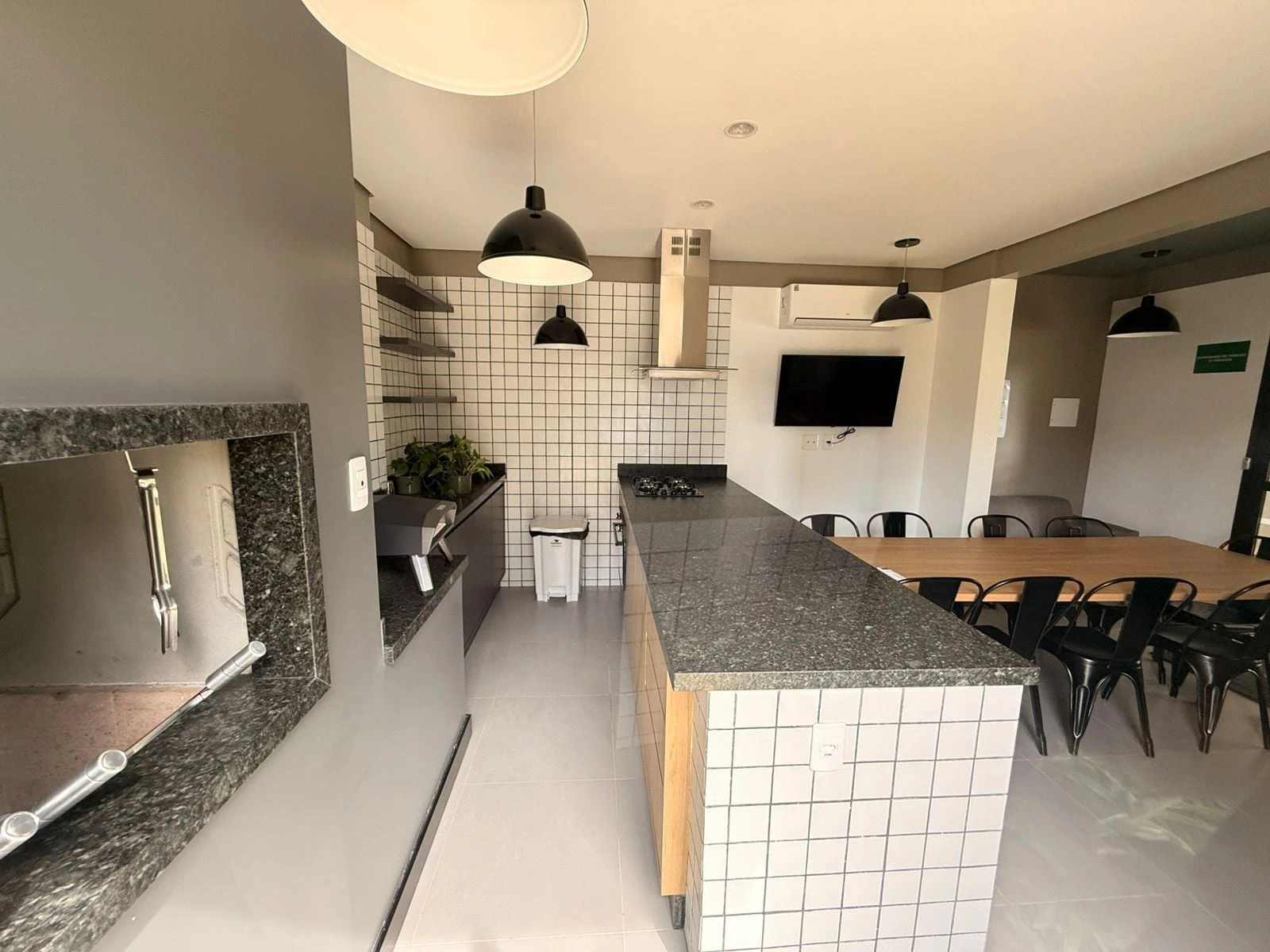 Balcony with a grill in a 2-bedroom apartment, 49 m² — photo 28
