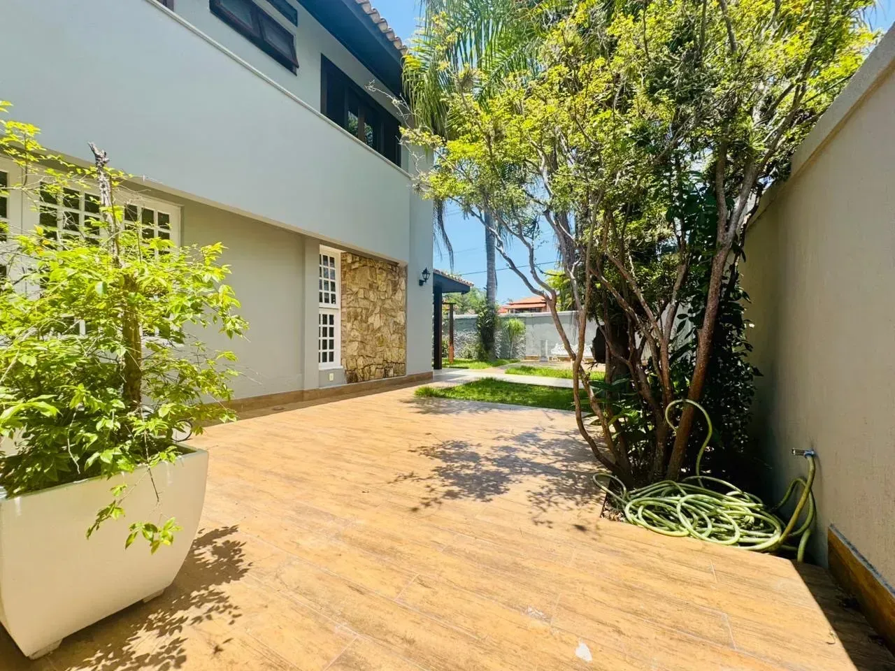 House with 5 suites and an integrated kitchen — photo 13
