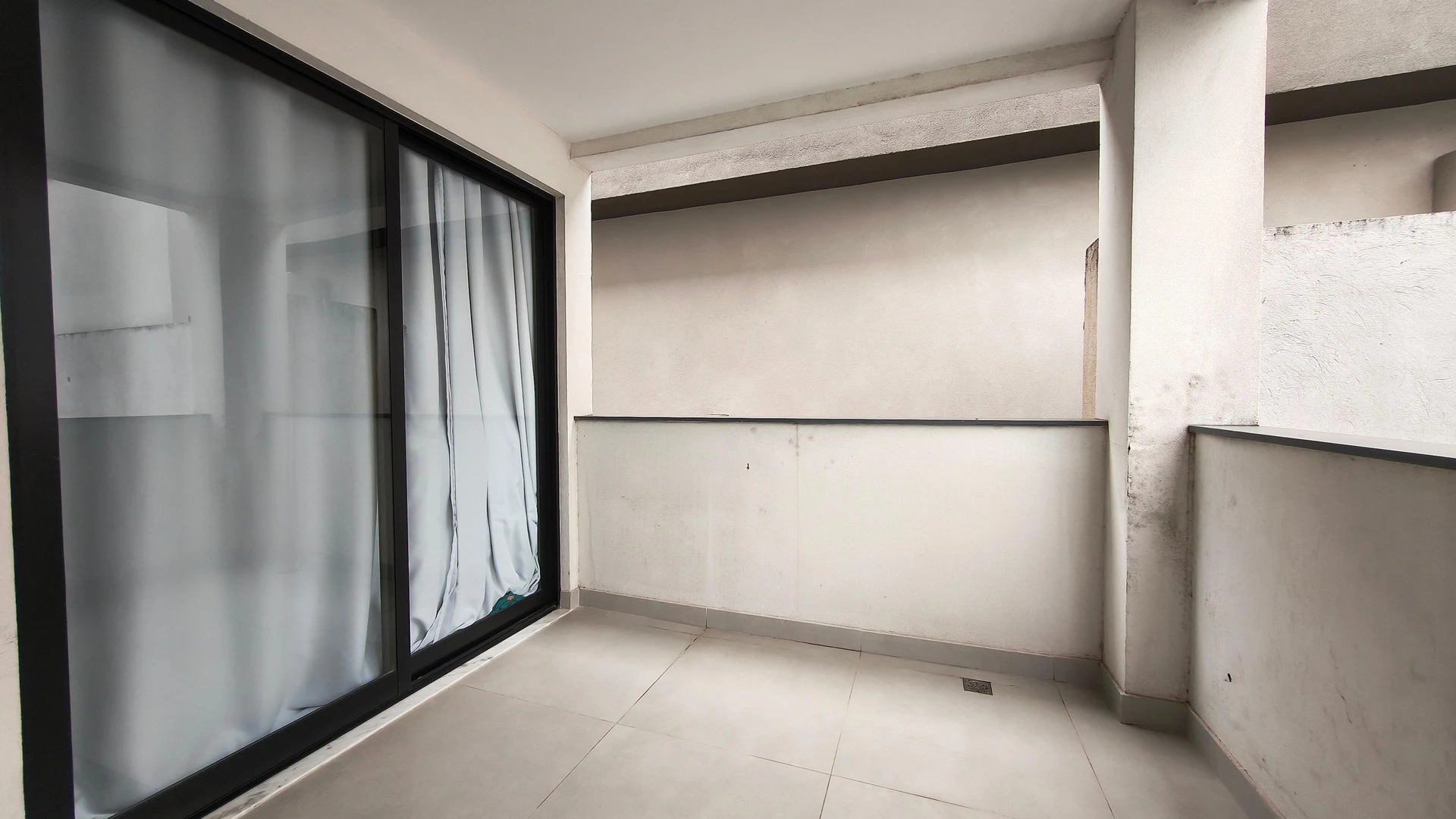 Jacuzzi in a 5-bedroom house, 350 m² — photo 25
