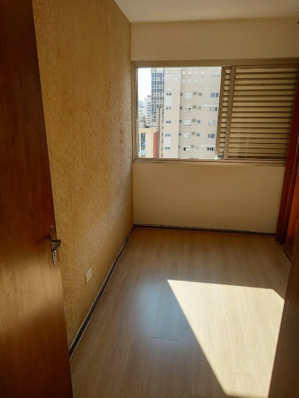 Дерев'яна підлога або ламінат та 1 спальня: квартира 35 м² — photo 16