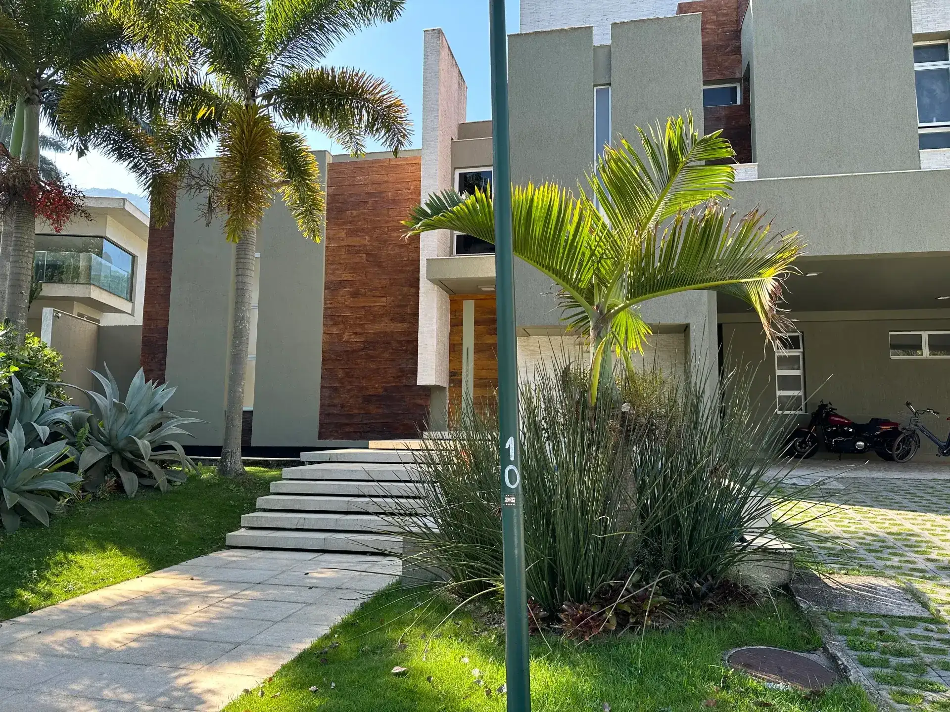 Condominium house with 4 bedrooms and 5 bathrooms — photo 10