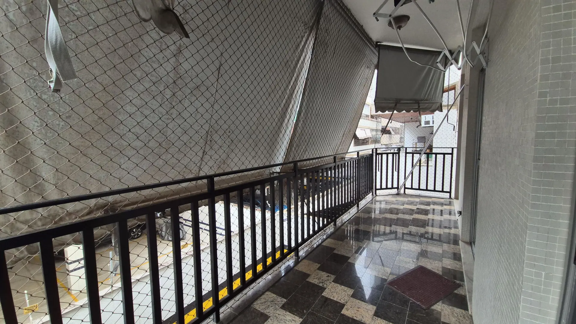 4-bedroom apartment with 3 bathrooms and a balcony — photo 48