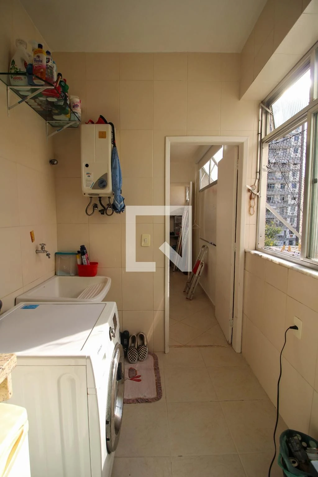 3-bedroom unfurnished apartment with laundry area — photo 11